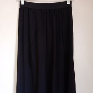 Tobi double spliced black mesh overlay maxi skirt in women's size small